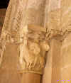 capitel puerta